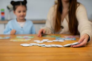 Quais testes avaliam as funções cognitivas na infância?